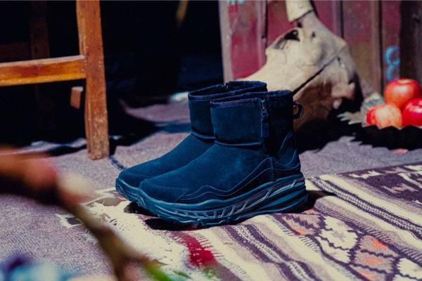 UGG厚底シープスキンブーツ「CA805 クラシック ウェザー」オールブラック＆チェスナットの新色