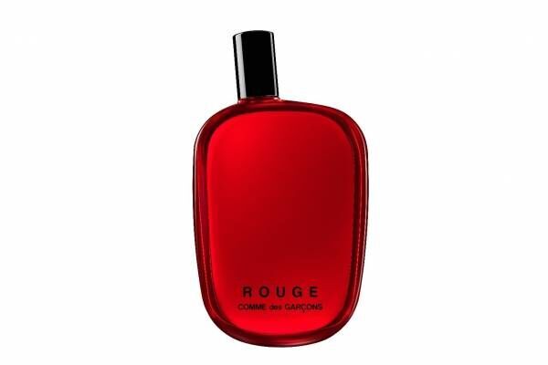 コム デ ギャルソン・パルファムの新作香水「ルージュ」赤いボトルに包まれた魅惑的な香り