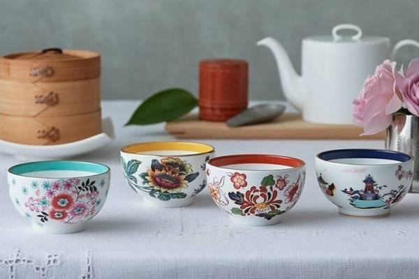 ウェッジウッド“オリエンタルフラワー柄”「ワンダーラスト」に新作ティーボール＆プレート