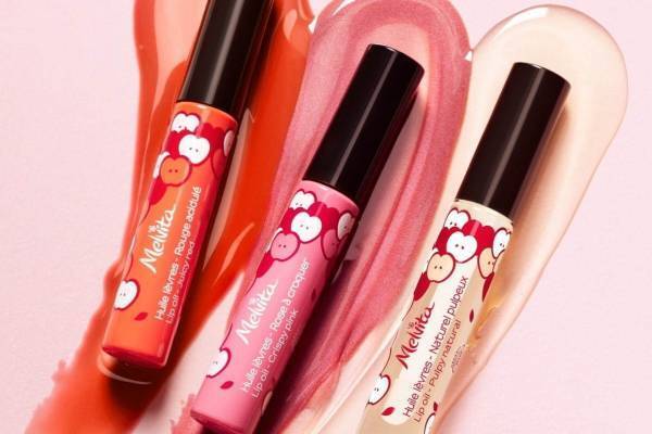 メルヴィータ20年秋コスメ、レッドアップルの透け感リップオイル＆“引き締め肌”を叶えるボディバーム