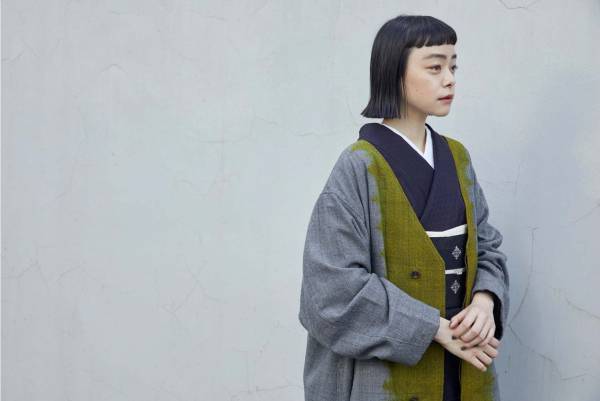きものやまと“有松鳴海絞り”の新作ノーカラーコート、ドイツ発スズサンとコラボ