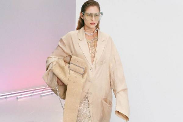 アクネ ストゥディオズ 2021年春夏ウィメンズコレクション - 光の流れにたゆたいながら