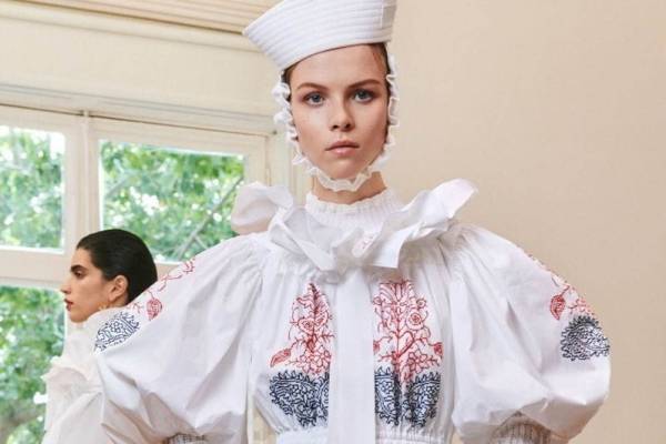 パトゥ 2021年春夏コレクション、“始まったばかり”のロマンティックなパーティーへ