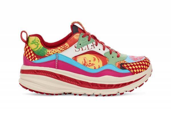 UGG×横尾忠則の厚底スニーカー、有名作品を配したマルチカラー - 有名プリント入りのウェアも