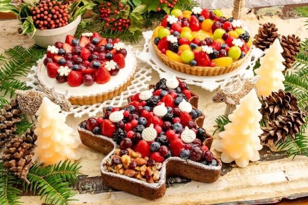 キル フェ ボンのクリスマスケーキ2020、“ツリー＆リース”をかたどった鮮やかフルーツのタルト