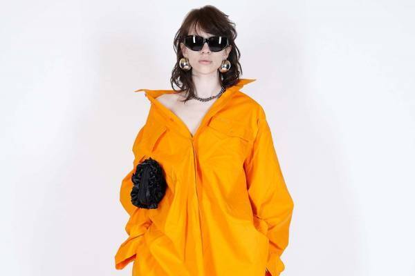 バレンシアガ 21年サマープレコレクション - 夜の通りを歩く、既成概念を翻して