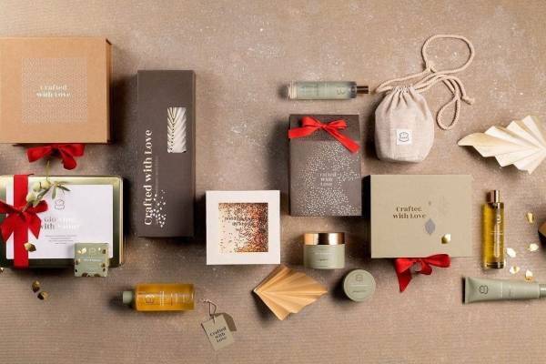 ラリンの2020年クリスマスコフレ、“桜＆すみれ”香るハンドケアや新作ボディケアセット