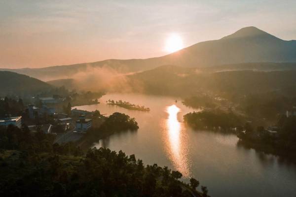 野外イベント「湖畔の時間」長野・白樺湖で - 焚火やサウナ、音楽ライブを水辺で楽しむ
