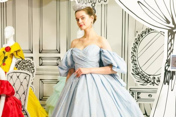 ディズニープリンセスの新作ウエディングドレス、シンデレラや白雪姫モチーフ&三浦大地がデザイン