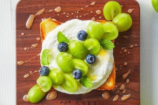 高級食パン専門店「嵜本」長野県産シャインマスカットのオープンサンドが大阪初號本店限定で