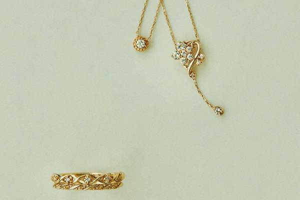 ヴァンドーム青山のクリスマスジュエリー、金星モチーフのダイヤ付きネックレス&セットリングなど