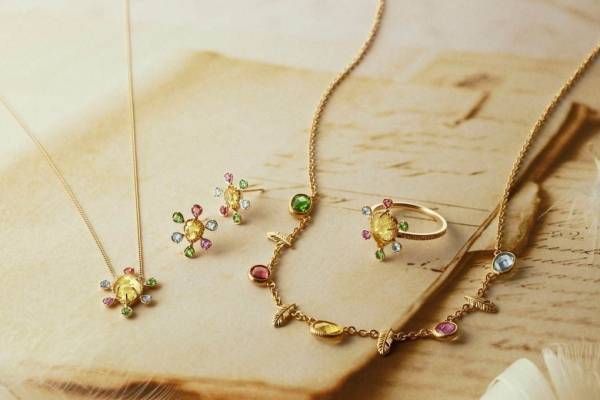 アガット20年冬の新作、“チャームを外してアレンジできる”カラーピアス＆クラシック腕時計