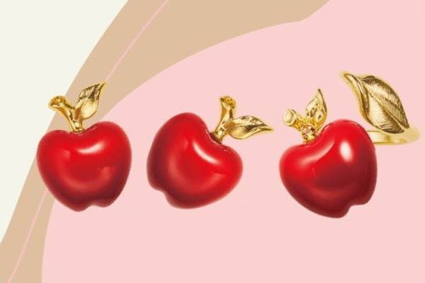 プラス ヴァンドームのこっくり秋色“フルーツモチーフ”ジュエリー、りんご＆洋梨のリングやピアス