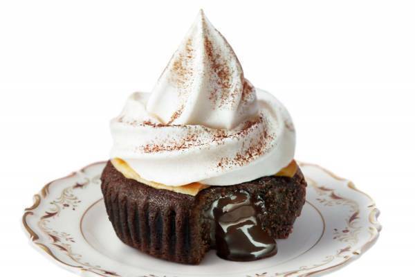 ミニストップの人気スイーツ「とろけるフォンダンショコラ」“黄金チョコ比率”で進化