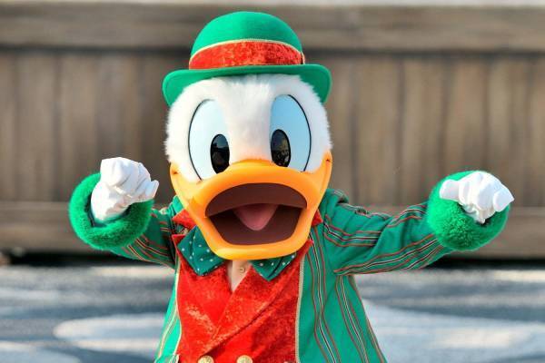 東京ディズニーランド＆シー、パレードやパーク装飾がクリスマス仕様に - 限定グッズ販売も