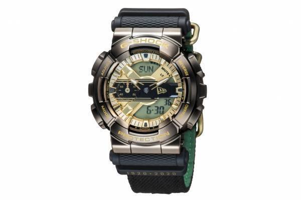 ニューエラ×G-SHOCK“バイザーステッカー”モチーフの腕時計、キャップ生地使用のストラップ付属