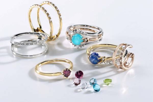 スタージュエリーのクリスマス限定ジュエリー2020、“地球”モチーフのネックレスなど