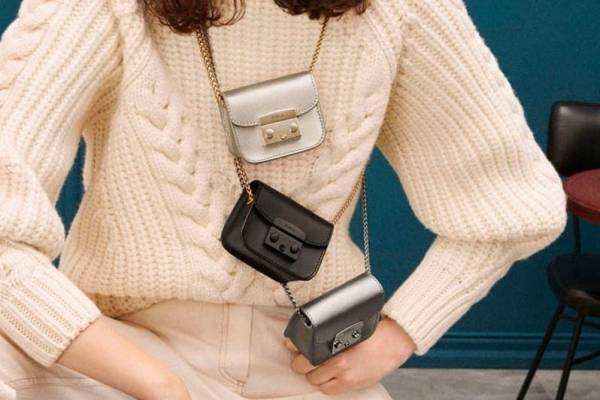フルラのアイコンバッグ「フルラ メトロポリス」に“アクセサリー”のように輝くマイクロミニ