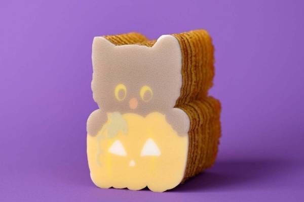 松屋銀座のハロウィーンスイーツ、“黒猫”型抜きバウムやおばけを描いたかぼちゃまんセット