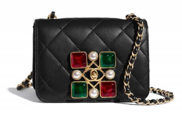 シャネルから“コスチュームジュエリー”輝く新作キルティングバッグ、2020/21年秋冬シーズンより