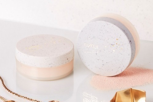 エクセル“美容液仕立て”の「スキンケアパウダー」再び、奥行きのあるふわツヤ肌に