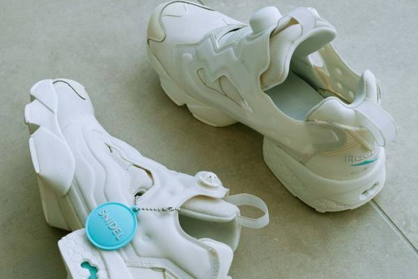 スナイデル別注リーボック「インスタポンプフューリー」優しいチョークホワイトのスニーカー