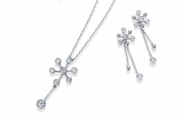 ロイヤル・アッシャー“ヨーロッパ建築”着想の「モダンライト」に新作、2WAYピアス＆リング