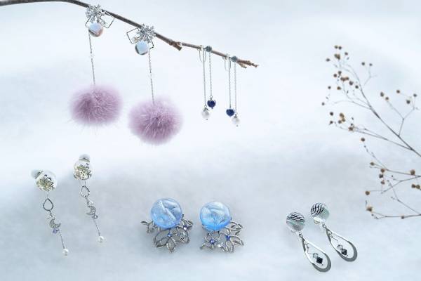 京都発“ピアスのようなイヤリング”「ぴあり」20年冬の新作に、ガラス煌めく雪だるまなど