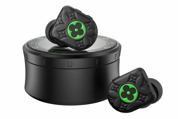 「ルイ・ヴィトン ホライゾン イヤホン」に新色、モノグラム・フラワー×ネオングリーン