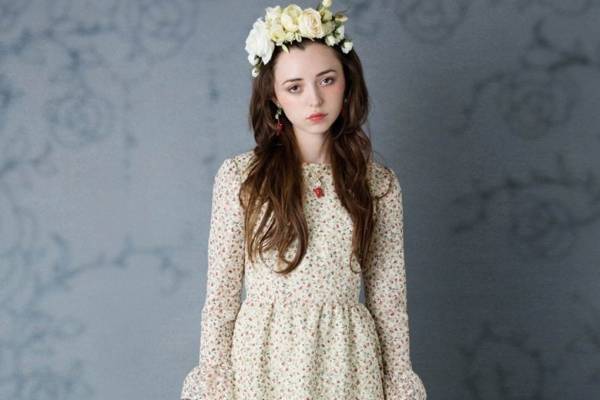 ミルク『眠れる森の美女』着想のいばら姫ドレス、とげレースが渦巻く薔薇ワンピ＆ローズシューズも