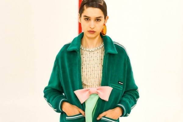 ミュウミュウ2021年春夏コレクション - 楽し気なハーモニーが導く、近未来のユニフォーム