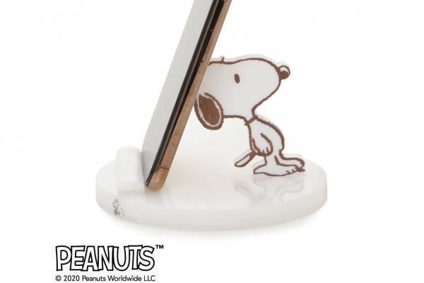 スナイデル×ピーナッツ、“スヌーピーがもたれかかる”スマホスタンド - スウェット＆エコバッグも発売