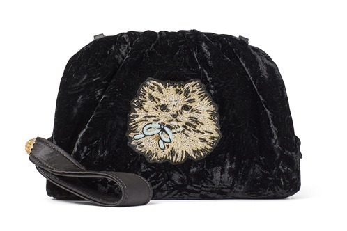 ケイト・スペード20年クリスマスの新作バッグ、“おめかしキャット”のクラッチバッグなど