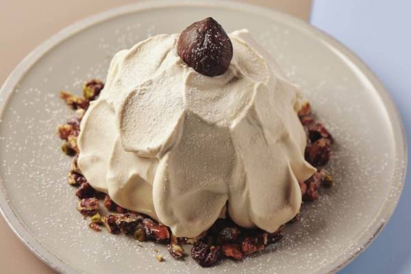 フリッパーズ「奇跡のパンケーキ」限定“ほうじ茶＆栗のモンブラン”、ふんわりクリーム＆濃厚栗アイス