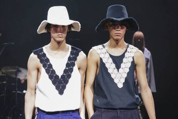 ハレ 2021年春夏メンズ・ウィメンズコレクション - 狂った鏡、“似ている”けれど“違う”2人