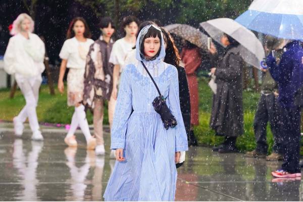 ミキオサカベ 21年春夏コレクション - “足元から作る”高揚感と機能性を備えたファッションの形