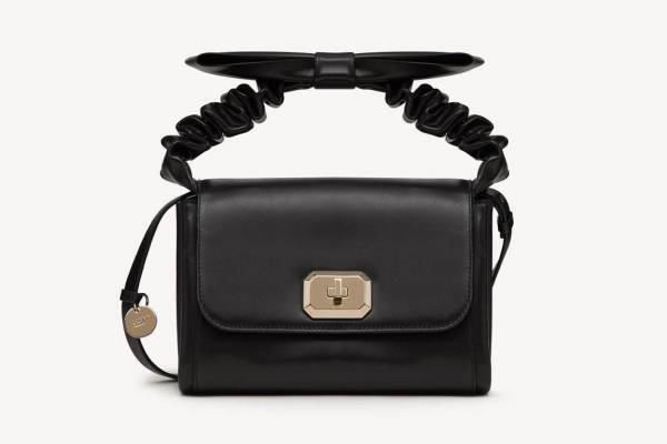 レッド ヴァレンティノ、フリルスカートやリボン付きバッグなど20秋冬のおすすめスタイル