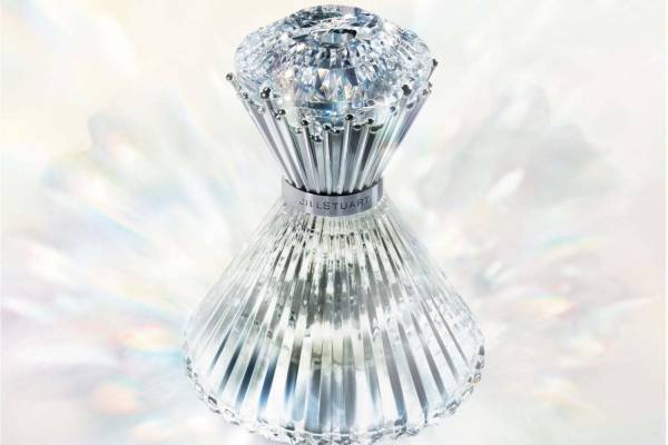 ジルスチュアート“光の香り”の新フレグランス、7種の草花たちが移ろうフルーティーフローラルブーケ