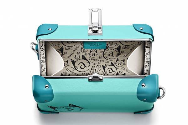 ティファニー原宿の限定ストア×グローブ・トロッターのミニケース、ティファニーブルー×猫モチーフ