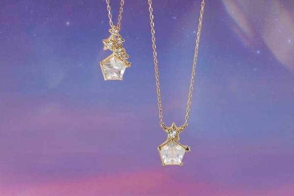 サマンサティアラの20年クリスマスジュエリー、“虹色”に輝くスターモチーフネックレス＆リング