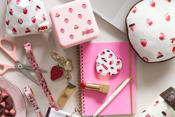 コクーニスト×明治「アポロマイスタイル」のポーチやボトルなど雑貨、“アポロ型”クッションも