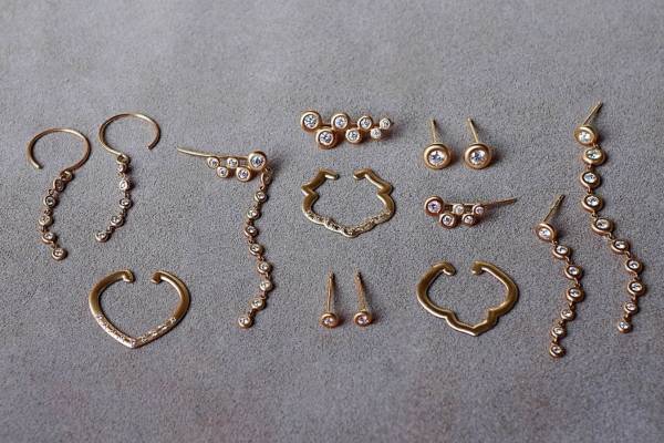 トーカティブ新作ジュエリー「パフ」ゴールド×ダイヤモンドの繊細なピアス、紋様モチーフのイヤーカフも