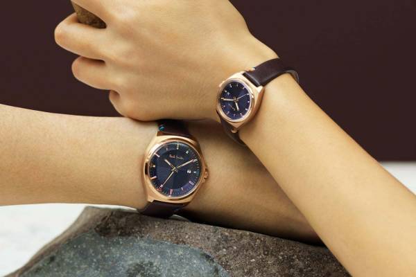 ポール・スミスの新作ペアウォッチ「クローズド アイズ ペア」カラフルインデックスを配した腕時計