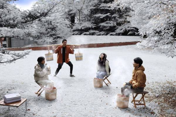 軽井沢「星野温泉 トンボの湯」野外で“独り占め”できる足湯サービス、とろみ温泉でポカポカに