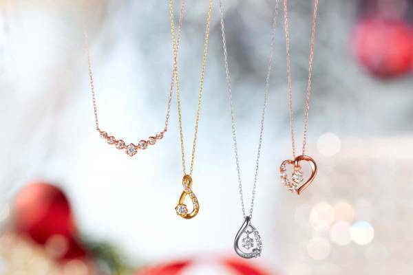 Canal 4℃の2020年クリスマスジュエリー、雪の結晶&オーロラをイメージしたネックレス