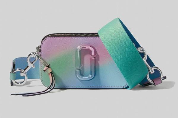 マーク ジェイコブスの新作バッグ、「ザ スナップショット」がエアーブラシペイント風に