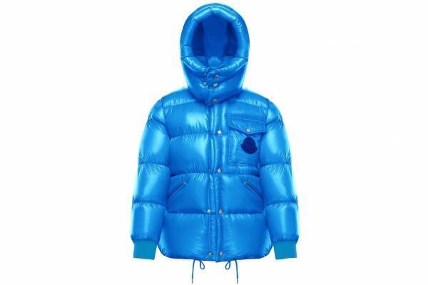 モンクレールのメンズ＆ウィメンズ新作ダウンウェア、ベルベット質感のフーディ＆フリンジ付きポンチョなど