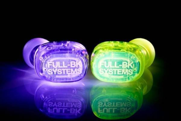 フルビーケー×オンキヨーの“スケルトン”ワイヤレスイヤホン、ネオンイエローとパープルの2色で