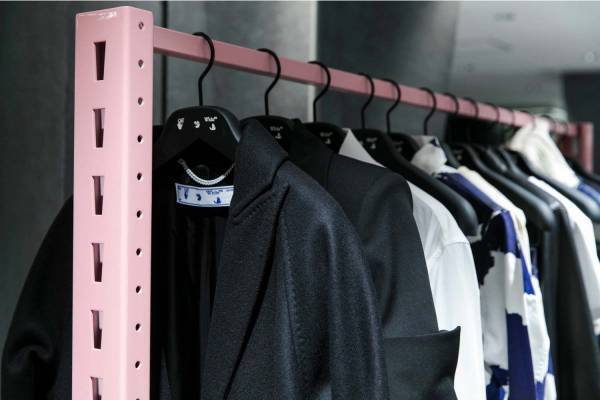 オフ-ホワイト、国内初“ウィメンズ限定”コンセプトショップが伊勢丹新宿に&国内NO.1の品揃え