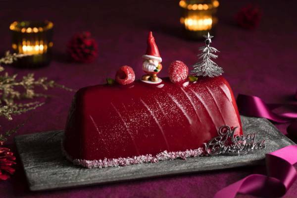 シェラトン都ホテル東京のクリスマス2020、“サンタクロースの帽子”をイメージしたケーキなど